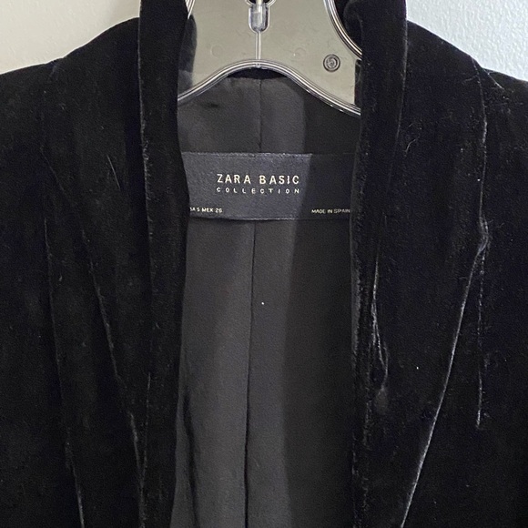 Zara Velvet ‘Smoking jacket ‘ - Picture 2 of 4